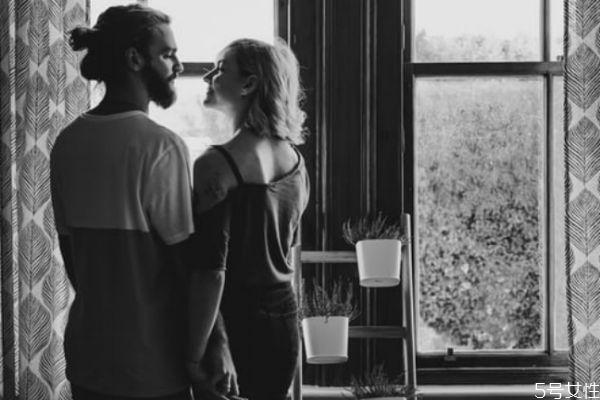 女生肯單獨(dú)跟你出去玩代表什么 女生愿意約會(huì)的暗示 女生肯單獨(dú)跟你出去玩代表什么 女生愿意約會(huì)的暗示