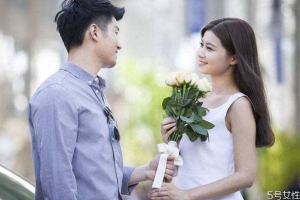 女生第一次約會應(yīng)該怎么做 女生約會加分小技巧 女生第一次約會應(yīng)該怎么做 女生約會加分小技巧