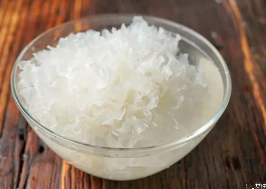 銀耳發(fā)苦會(huì)中毒嗎 吃銀耳拉肚子是怎么回事 銀耳發(fā)苦會(huì)中毒嗎 吃銀耳拉肚子是怎么回事