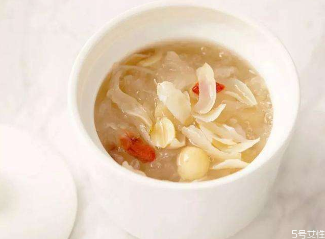 銀耳脆脆的是沒煮熟嗎 銀耳燉久了還有營養(yǎng)嗎 銀耳脆脆的是沒煮熟嗎 銀耳燉久了還有營養(yǎng)嗎