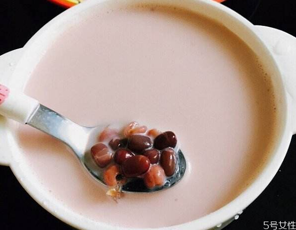 牛奶紅豆湯的做法 牛奶紅豆湯喝了下奶嗎 牛奶紅豆湯的做法 牛奶紅豆湯喝了下奶嗎