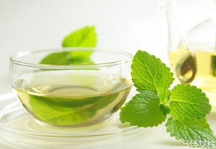 用茶葉水洗臉可以祛痘嗎 茶葉水洗臉注意事項(xiàng) 用茶葉水洗臉可以祛痘嗎 茶葉水洗臉注意事項(xiàng)