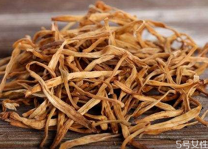 干黃花菜可以不洗嗎 干黃花菜泡多久可以炒 干黃花菜可以不洗嗎 干黃花菜泡多久可以炒