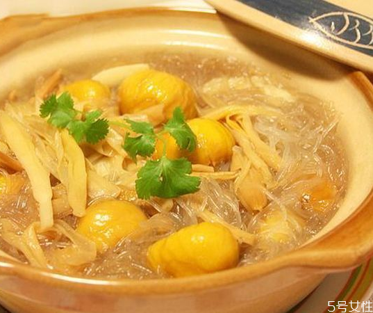 干黃花菜是發(fā)奶的嗎 黃花菜怎么吃下奶 干黃花菜是發(fā)奶的嗎 黃花菜怎么吃下奶