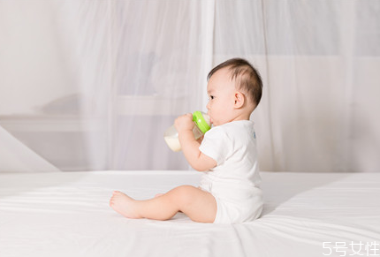 新生兒母乳一次喂多長時間 新生兒多久喂一次母乳正常 新生兒母乳一次喂多長時間 新生兒多久喂一次母乳正常