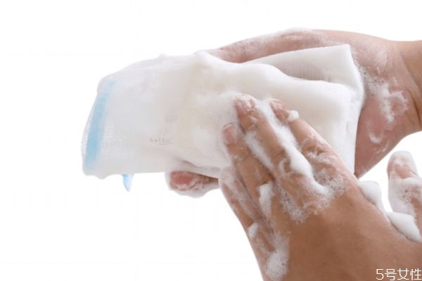 洗面奶要用起泡網嗎 用起泡網和不用有什么區(qū)別 洗面奶要用起泡網嗎 用起泡網和不用有什么區(qū)別