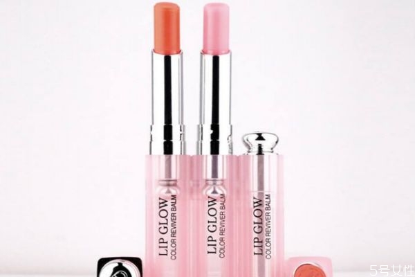 變色唇膏能涂著睡覺嗎 涂唇膏的正確步驟 變色唇膏能涂著睡覺嗎 涂唇膏的正確步驟