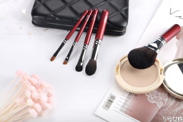 化妝刷有沒有保質(zhì)期 化妝刷是越扎實(shí)蓬松越好嗎 化妝刷有沒有保質(zhì)期 化妝刷是越扎實(shí)蓬松越好嗎