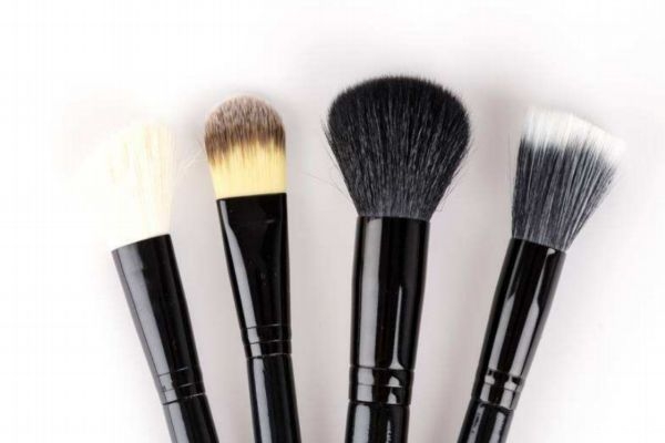 化妝刷沒干能用嗎 什么化妝刷套裝好用 化妝刷沒干能用嗎 什么化妝刷套裝好用