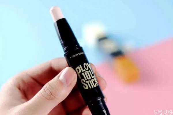 高光棒可以當(dāng)眼影用嗎 高光和眼影的區(qū)別 高光棒可以當(dāng)眼影用嗎 高光和眼影的區(qū)別