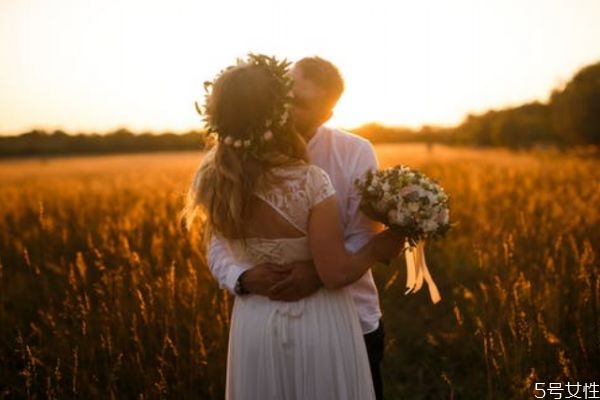 網(wǎng)聊多久會(huì)失去新鮮感 網(wǎng)戀話題越來(lái)越少怎么辦 網(wǎng)聊多久會(huì)失去新鮮感 網(wǎng)戀話題越來(lái)越少怎么辦