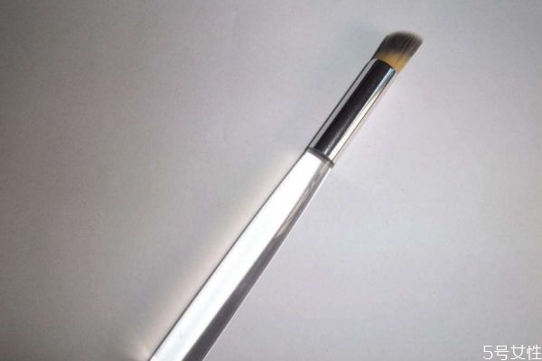 新的唇刷要用溫水泡多久 唇刷的作用有哪些 新的唇刷要用溫水泡多久 唇刷的作用有哪些