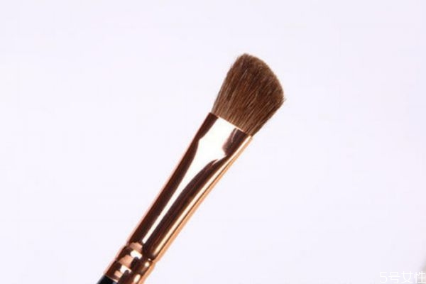 鼻影刷可以用來畫眼影嗎 鼻影刷斜角和火苗哪個(gè)好用 鼻影刷可以用來畫眼影嗎 鼻影刷斜角和火苗哪個(gè)好用