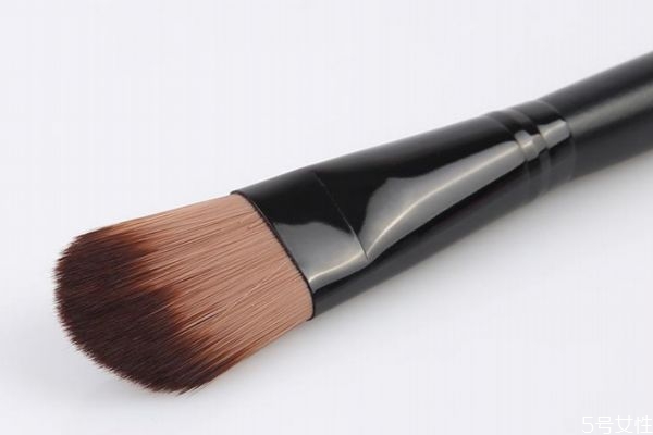 化妝刷毛毛炸開(kāi)了怎么解決 新化妝刷怎么去氣味 化妝刷毛毛炸開(kāi)了怎么解決 新化妝刷怎么去氣味