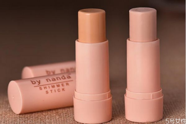 高光棒可以直接用嗎 不化妝可以涂高光嗎 高光棒可以直接用嗎 不化妝可以涂高光嗎