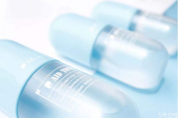 精華水和爽膚水哪個好 精華水與精華液的區(qū)別 精華水和爽膚水哪個好 精華水與精華液的區(qū)別