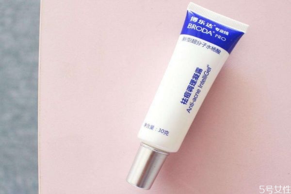 用水楊酸臉上有刺痛感該怎么辦 刷酸為什么有刺痛感 用水楊酸臉上有刺痛感該怎么辦 刷酸為什么有刺痛感