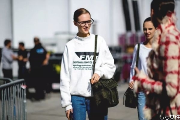 內(nèi)搭是什么衣服 適合內(nèi)搭的衣服有哪些 內(nèi)搭是什么衣服 適合內(nèi)搭的衣服有哪些