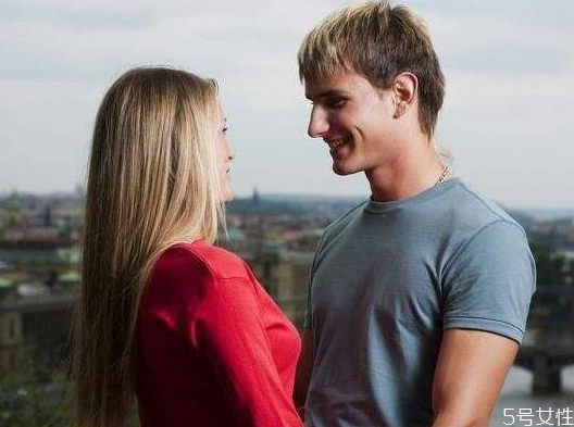 曖昧期該不該接受對方的禮物 曖昧期過不過情人節(jié) 曖昧期該不該接受對方的禮物 曖昧期過不過情人節(jié)