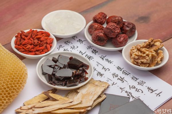 中藥飯前吃還是飯后吃 中藥熬多長時間最好 中藥飯前吃還是飯后吃 中藥熬多長時間最好