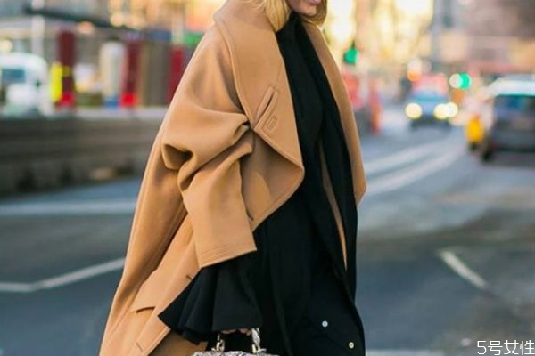 大衣的口袋要剪開嗎 呢子大衣兜為什么縫著 大衣的口袋要剪開嗎 呢子大衣兜為什么縫著