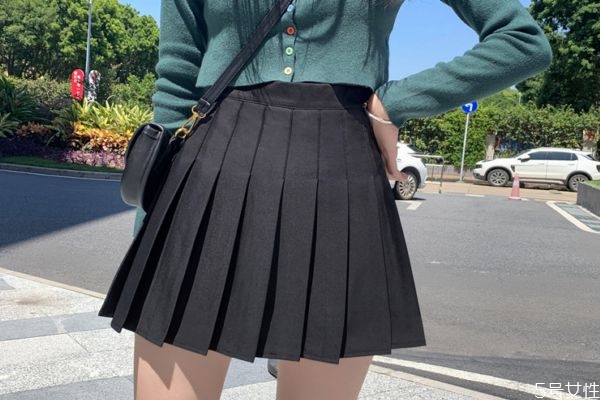 胯寬的女生適合穿百褶裙嗎 胯寬穿A字裙還是百褶裙 胯寬的女生適合穿百褶裙嗎 胯寬穿A字裙還是百褶裙