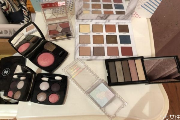 高光和眼影的配料是一樣的么 眼影高光怎么打 高光和眼影的配料是一樣的么 眼影高光怎么打