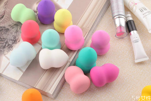 美妝蛋氣孔小還是大好 如何判斷美妝蛋質(zhì)量 美妝蛋氣孔小還是大好 如何判斷美妝蛋質(zhì)量