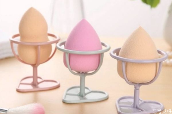 美妝蛋吃粉是什么樣子 怎么判斷美妝蛋吃不吃粉 美妝蛋吃粉是什么樣子 怎么判斷美妝蛋吃不吃粉