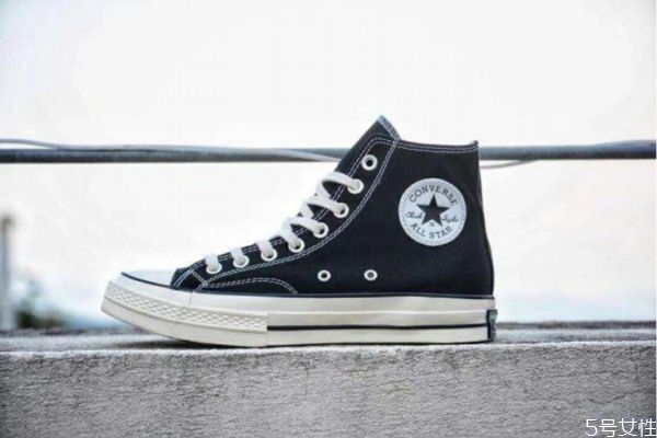 匡威鞋底多厚 匡威哪個系列鞋底最厚 匡威鞋底多厚 匡威哪個系列鞋底最厚