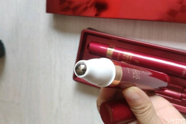 伊思紅參眼霜怎么用 伊思紅參眼霜適合年齡 伊思紅參眼霜怎么用 伊思紅參眼霜適合年齡