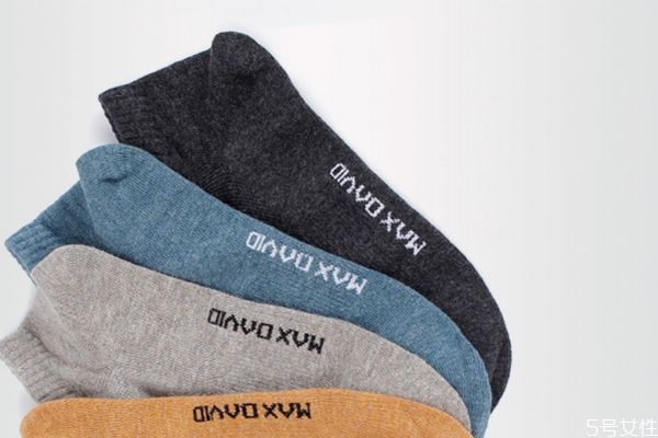 一雙襪子穿多久換新的 正常一雙襪子多少錢 一雙襪子穿多久換新的 正常一雙襪子多少錢