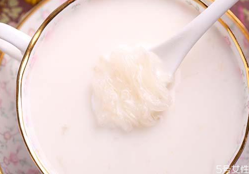 泡燕窩能用農(nóng)夫山泉嗎 泡發(fā)燕窩的水要換嗎 泡燕窩能用農(nóng)夫山泉嗎 泡發(fā)燕窩的水要換嗎