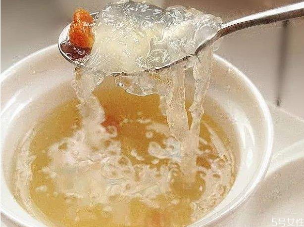 泡燕窩能用農(nóng)夫山泉嗎 泡發(fā)燕窩的水要換嗎 泡燕窩能用農(nóng)夫山泉嗎 泡發(fā)燕窩的水要換嗎