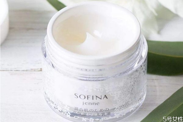 用了精華還要用乳液和面霜嗎 精華后隔多久用面霜 用了精華還要用乳液和面霜嗎 精華后隔多久用面霜