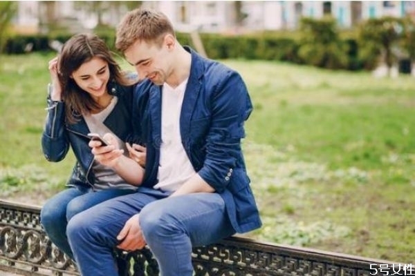 第一次約會該不該牽手 初次約會要注意的細節(jié) 第一次約會該不該牽手 初次約會要注意的細節(jié)