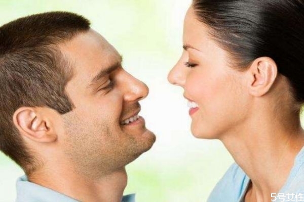 第一次約會該不該牽手 初次約會要注意的細節(jié) 第一次約會該不該牽手 初次約會要注意的細節(jié)