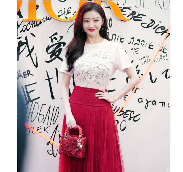 小腿粗怎樣穿裙子 腿粗女生怎么選裙子 小腿粗怎樣穿裙子 腿粗女生怎么選裙子