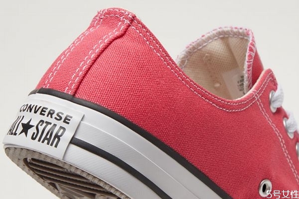 匡威帆布鞋多少錢(qián)一雙 匡威鞋能水洗嗎