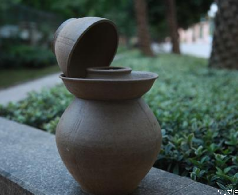 泡菜壇子哪種最好 泡菜壇子無釉有釉區(qū)別 泡菜壇子哪種最好 泡菜壇子無釉有釉區(qū)別