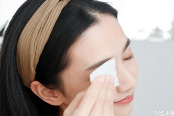 如何卸除眼唇妝容 怎樣卸妝干凈 如何卸除眼唇妝容 怎樣卸妝干凈