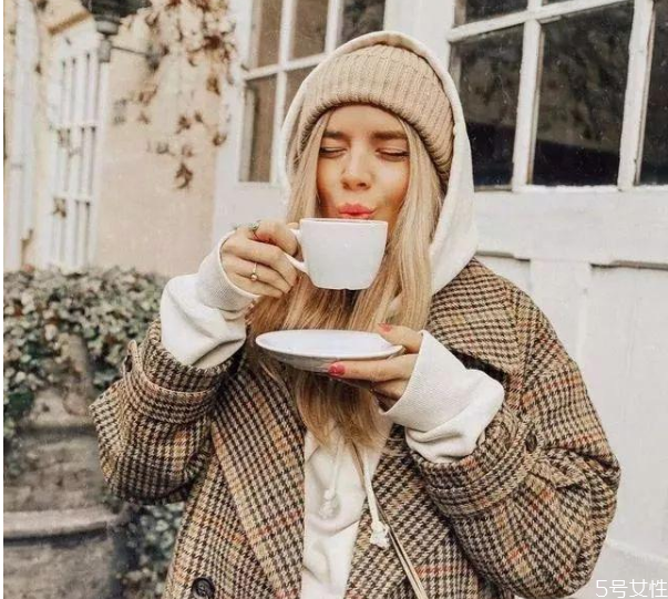 頭大適合戴毛線帽嗎 大頭戴什么帽子好看 頭大適合戴毛線帽嗎 大頭戴什么帽子好看