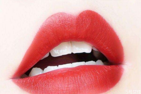什么人適合啞光口紅 使用口紅要注意什么 什么人適合啞光口紅 使用口紅要注意什么
