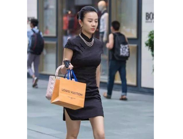 日常能穿旗袍嗎 日常旗袍怎么穿 日常能穿旗袍嗎 日常旗袍怎么穿