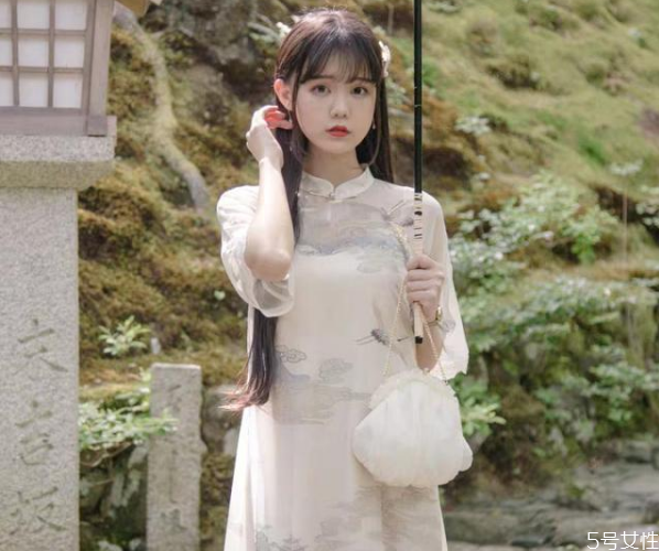 傳統(tǒng)旗袍和改良旗袍哪個好 傳統(tǒng)旗袍和改良旗袍的區(qū)別 傳統(tǒng)旗袍和改良旗袍哪個好 傳統(tǒng)旗袍和改良旗袍的區(qū)別