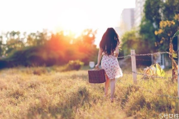 假裝愛你的男人有四點(diǎn) 男人動(dòng)了真情的跡象 假裝愛你的男人有四點(diǎn) 男人動(dòng)了真情的跡象