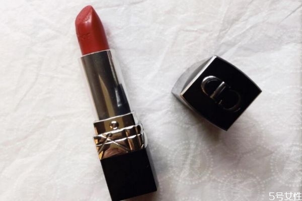 迪奧999買滋潤(rùn)還是啞光 口紅水潤(rùn)好還是啞光好 迪奧999買滋潤(rùn)還是啞光 口紅水潤(rùn)好還是啞光好