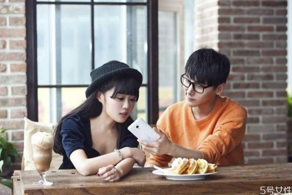 試探一個男人玩你還是愛你 用來考驗(yàn)?zāi)腥说姆椒? alt=