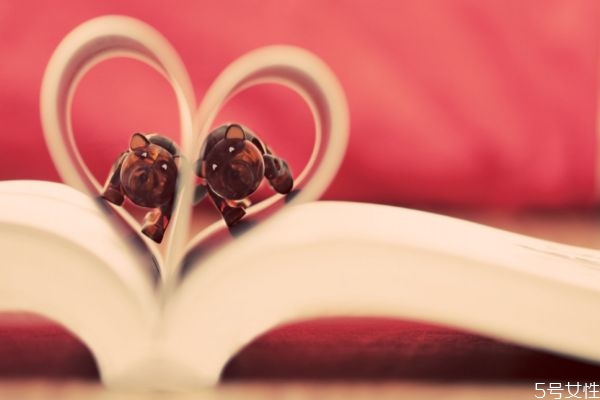 男人動(dòng)了真情是什么樣子 有這幾種表現(xiàn)不是玩玩而已 男人動(dòng)了真情是什么樣子 有這幾種表現(xiàn)不是玩玩而已