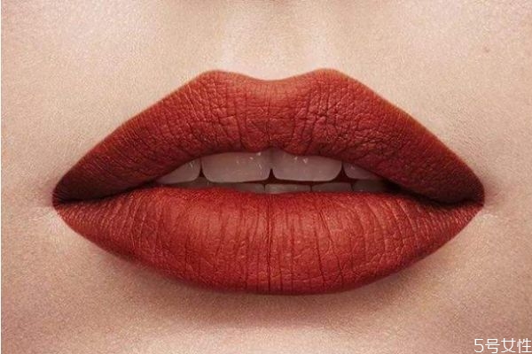 什么人適合啞光口紅 使用口紅要注意什么 什么人適合啞光口紅 使用口紅要注意什么